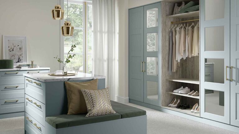 Walk-in-Wardrobe